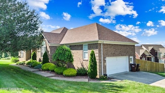 11 Acorn Ct, Taylorsville, KY 40071