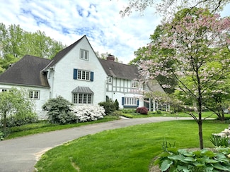 121 Round Hill Rd, Greenwich, CT 06831