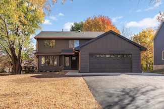 19600 Vine Ridge Rd, Excelsior, MN 55331