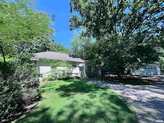 1312 W Sycamore St, Carbondale, IL 62901