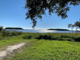 5530 Peden Point Rd, Wilmington, NC 28409