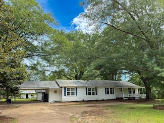 1058 Slay Rd, Summit, MS 39666