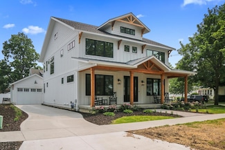 104 Erie St, South Haven, MI 49090