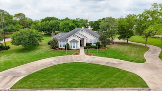 1212 W North St, Louise, TX 77455