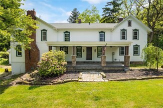 2132 Martin Rd, Mogadore, OH 44260