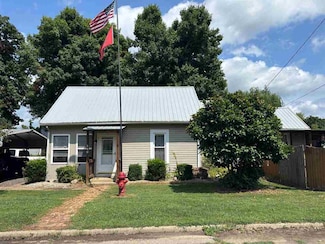 340 N Walnut St, Cambridge City, IN 47327