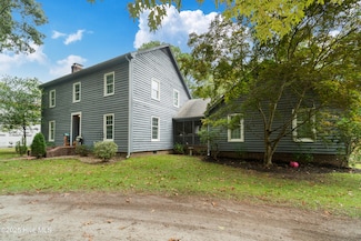 2011 Williamson Dr, New Bern, NC 28562