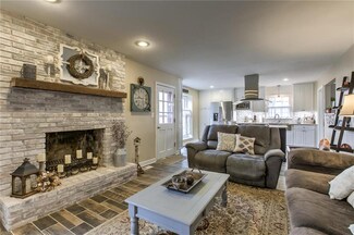 4500 NW Pawnee Dr, Riverside, MO 64150
