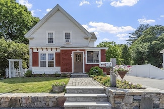 65 High St, Hudson, MA 01749