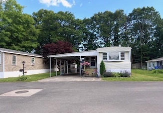 42 Ticonderoga Dr, Bohemia, NY 11716