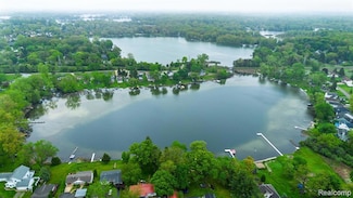 656 Lawson Dr, Lake Orion, MI 48362