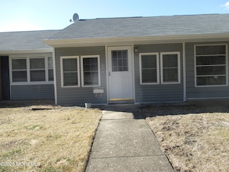 337C Canterbury Ct, Lakewood, NJ 08701