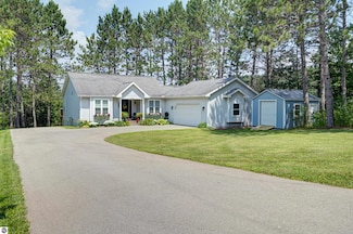 7070 Appollo Lake Ln, Traverse City, MI 49685