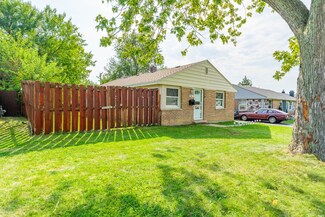 9953 Elm Circle Dr, Oak Lawn, IL 60453