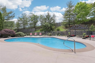 1659 Waldens Meadow Ct, Ballwin, MO 63011