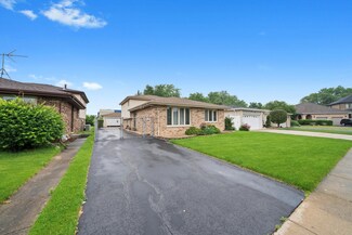 7542 Mason Ave, Burbank, IL 60459