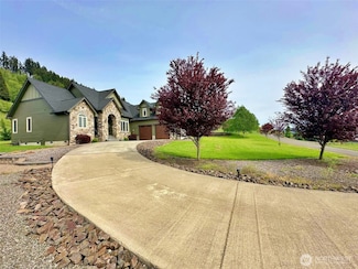 104 Hummingbird Ln, Silver Creek, WA 98585