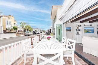 213 34th St, Newport Beach, CA 92663