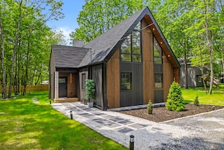 2154 Valleyview Dr, Pine Ridge, PA 18324