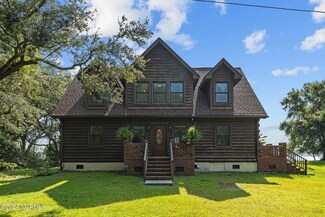 233 Point Rd, Newport, NC 28570