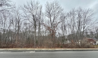 36 Lake Pkwy, Webster, MA 01570