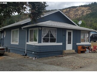 706 NE Cedar Ave, Myrtle Creek, OR 97457
