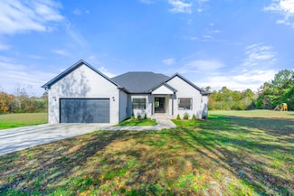 124 Rich Dr, Bridgeport, AL 35740