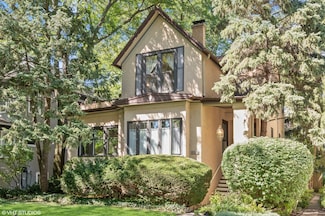 1830 W Morse Ave, Chicago, IL 60626