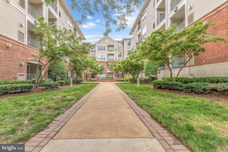 4850 Eisenhower Ave Unit 201, Alexandria, VA 22304