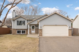1946 Helmo Ave N, Saint Paul, MN 55128