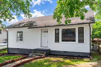103 N Madison St, Marion, NC 28752