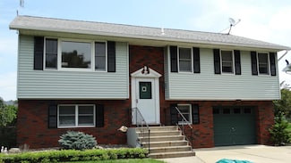19 Lisa Dr, Kingston, PA 18704