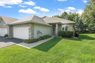 5039 E Oak Point Dr, Prior Lake, MN 55372