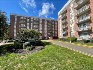 35 Park Ave Unit 2L, Suffern, NY 10901