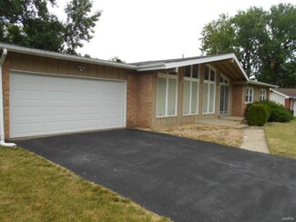 2 Cypress Point Ct, Chesterfield, MO 63017