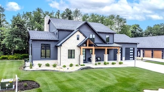 21242 Hallton Dr, Bristol, IN 46507