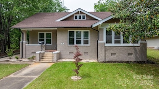 425 1st Ave SE, Hickory, NC 28602