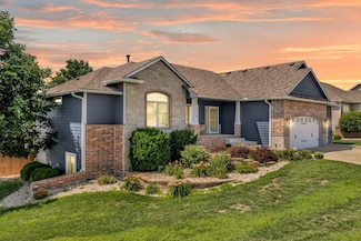 1116 E Park Grove Dr, Manhattan, KS 66503