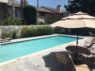 7114 N Holiday Dr, Galveston, TX 77550