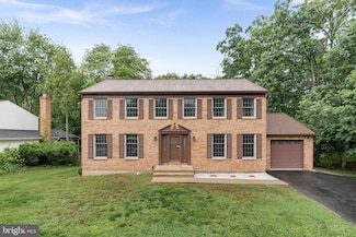 128 Applegate Dr, Sterling, VA 20164