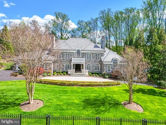 1221 Mottrom Dr, McLean, VA 22101