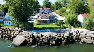 16 Rye Beach Rd, Huron, OH 44839