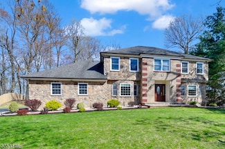 2 Ledgerock Ct, Morris Plains, NJ 07950