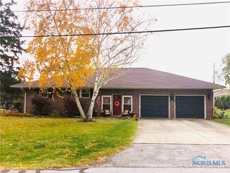 20 Crestview Dr, Tiffin, OH 44883