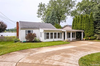 4675 Charest Ave, Waterford, MI 48327
