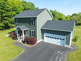 84 Dubuque Dr, Grand Isle, VT 05458