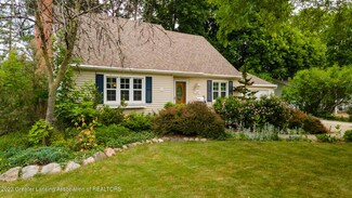 1339 Cedarhill Dr, East Lansing, MI 48823