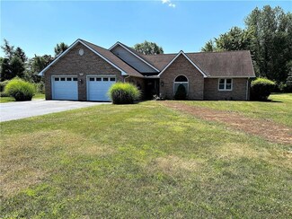49955 N Park Cir, East Liverpool, OH 43920