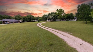 951 E Highland Rd, Red Oak, TX 75154