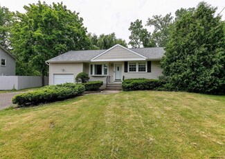 33 College View Dr, Albany, NY 12211